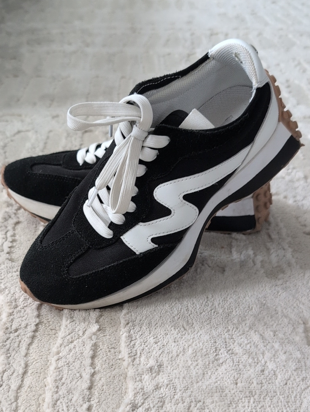 Steve Madden Black and White Women's Retro-Style Sneakers Size 7M